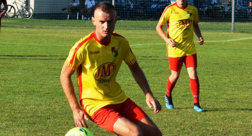Piotr Markowski (Mazowsze Stężyca) strzelił Bogucinowi 3 gole