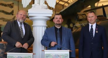 Dęblin. Orzeł wita zwiedzających
