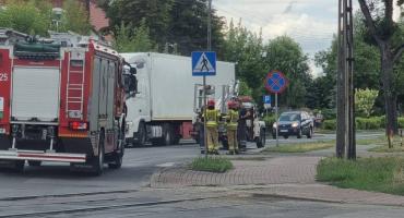 Plama oleju na jezdni. Utrudnienia w ruchu