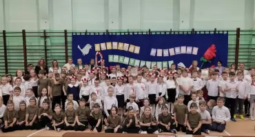 Wzruszenia i patriotyczny duch! Szkolny koncert w Dęblinie zachwycił publiczność
